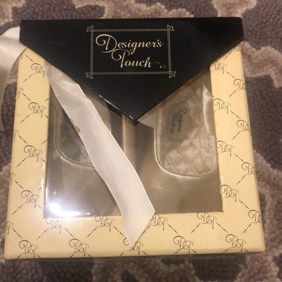 designer’s touch 6-9 month size 2 in Gold - Picture 2 of 6